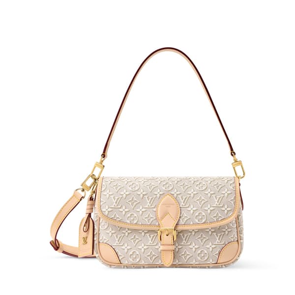 Louis Vuitton Diane PM dalam kanvas jacquard Monogram Emblem