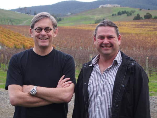 庄主Brett Butcher（左）与酿酒师Scott McCarthy