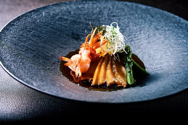 活鲍鱼、大虾及鸭茄，雉烧风味