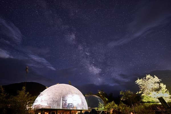 Cielo estrellado sobre el Norikura Nature Dome
