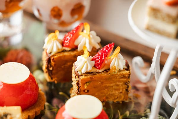 草莓大福，选用完整的甘王草莓、红豆沙和求肥