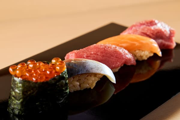 Hanare Sushi Tobi 展示江户前握寿司