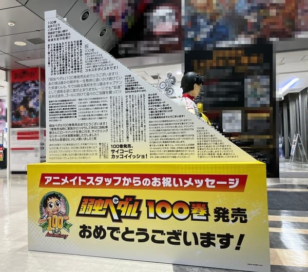 단행본 쌓기 전시