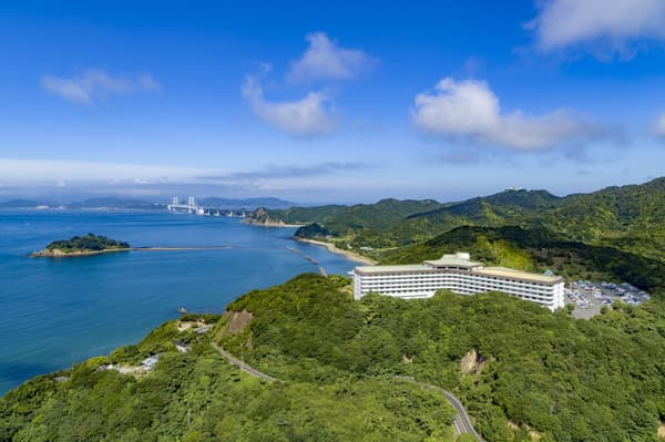 A prime location surrounded by sea and greenery