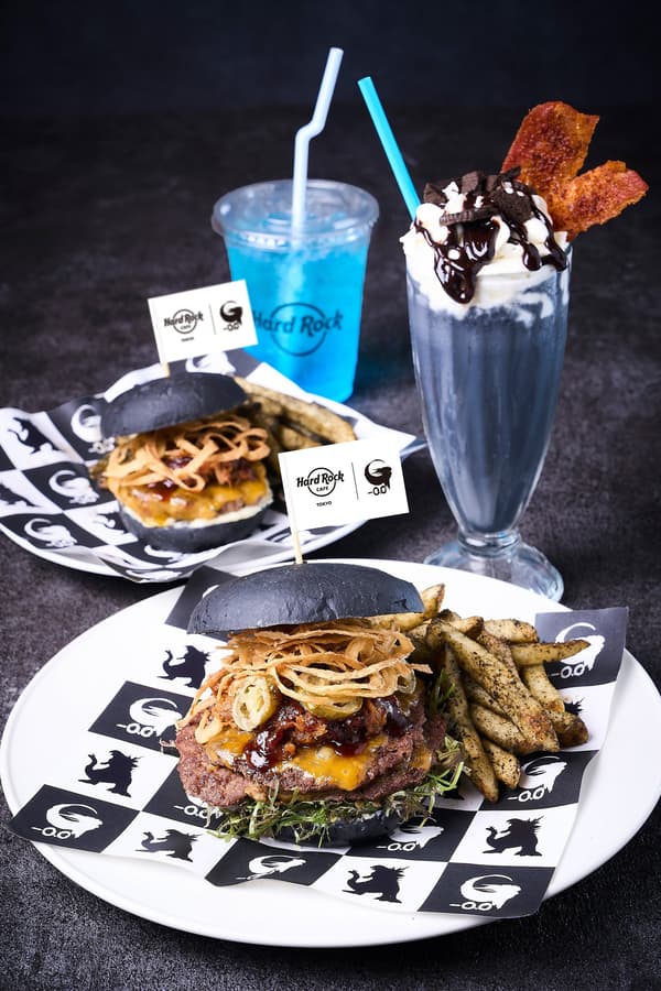 Menu kolaborasi Godzilla Minus Zero di Hard Rock Cafe: burger, minuman biru, dan shake hitam