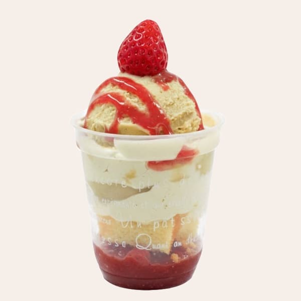 草莓开心果圣代 / MAX PISTACHIO