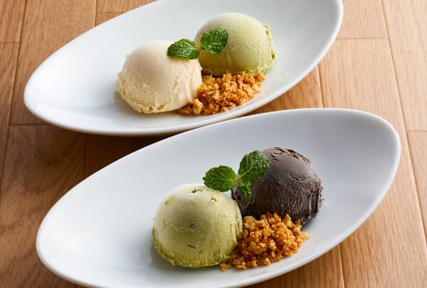 冰淇淋拼盤
