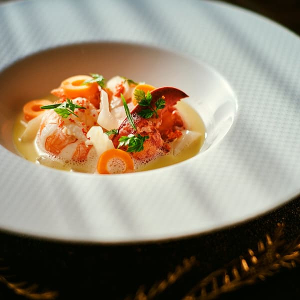 Langostino y bogavante a la nage del
