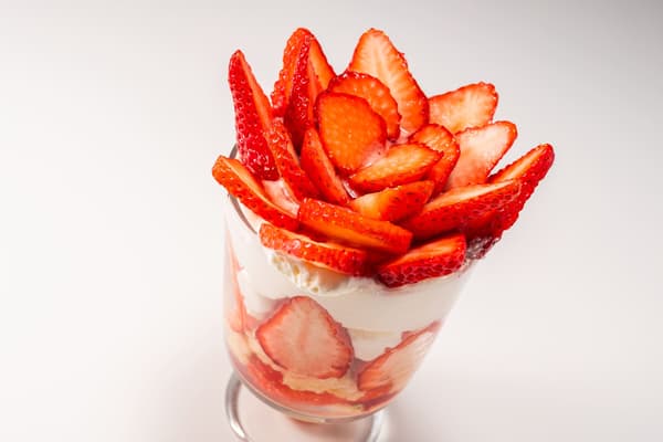 Premium Strawberry Showcase Cake Parfait — ¥1,500