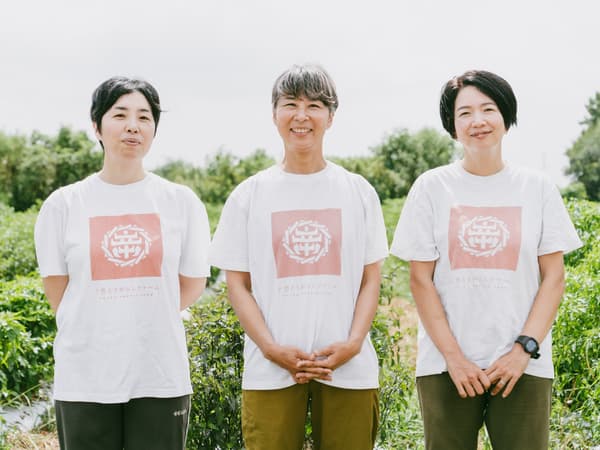 The founding members of 十色とうがらしファーム