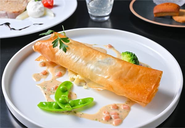 Seto Inland Sea Sea Bream in Filo Pastry with Vermouth Sauce