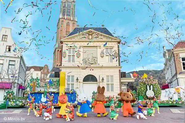 米菲与好友庆典游行