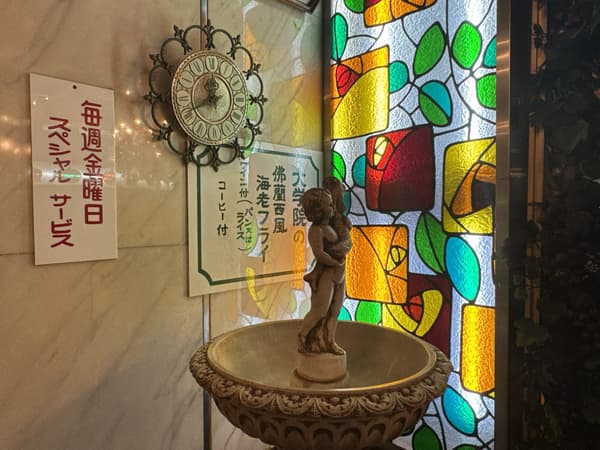 Kaca patri Coffee no Daigakuin Lumière de Paris