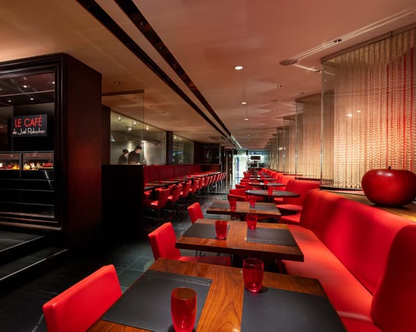 Le Café de Joël Robuchon interior