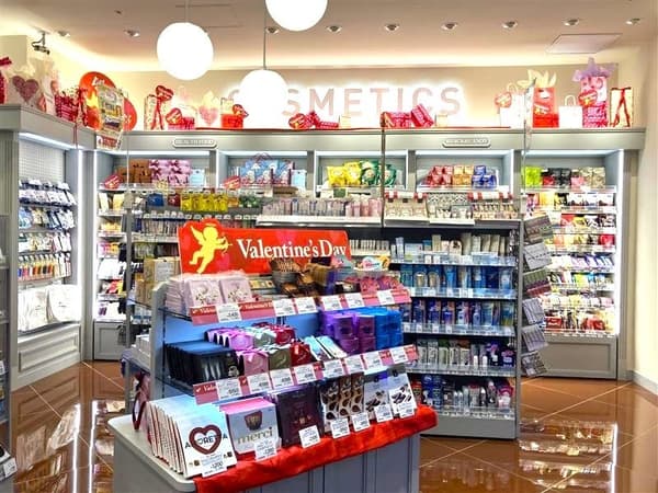 AMERICAN PHARMACY 丸之内店内景