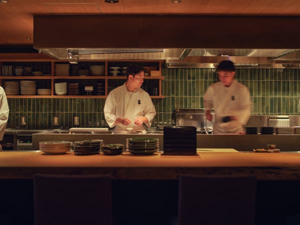 Zona de comedor en GOU Shinjuku