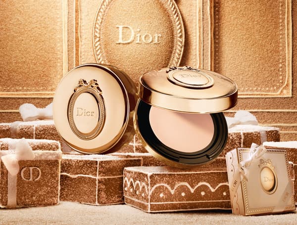 Estuche Dior Forever Cushion Case en el diseño limitado Medallion