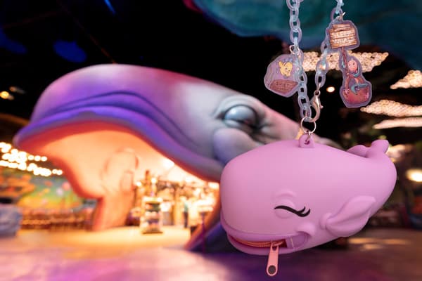 靈感源自美人魚礁湖的包包吊飾與配件