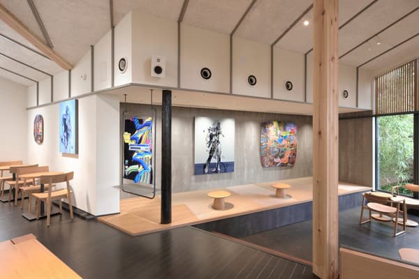 Interior Starbucks Cafe & Art Gallery Yanaka Gotenzaka (Foto oleh Ryo Yoshiya)
