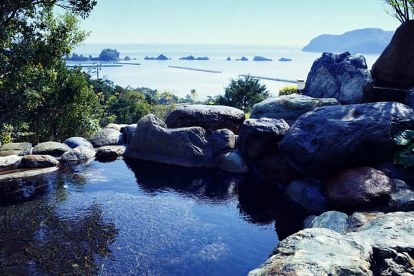 Open-air hot spring bath with a view of Hashigui-iwa Rock