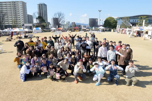 Visitors and exhibitors gathered for a group photo