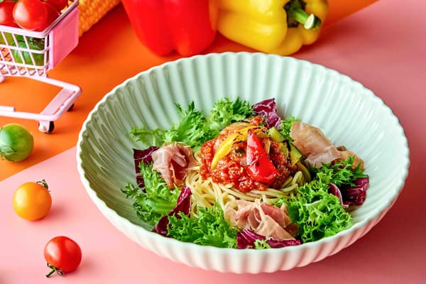 Pasta ratatouille dan prosciutto dingin