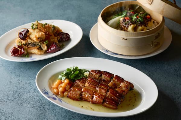 龍天門單點：（左起順時針）「鰻魚人參青花椒炒」、「港式黑豆醬荷葉蒸鰻魚」、「桂花蜜汁烤鰻魚」