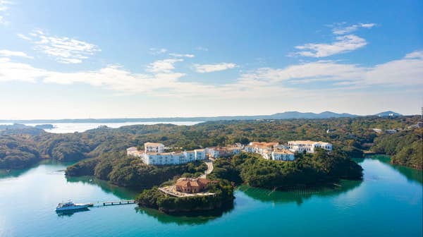 环绕志摩地中海村的英虞湾与海岸线