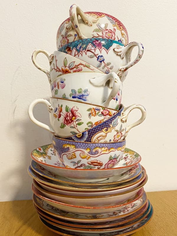 Cangkir teh Sarreguemines Minton