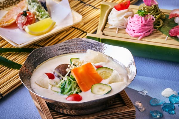 Menú de Hot Pot frío de leche de soja con aroma a sésamo en Aji Kaido Gojusan-tsugi