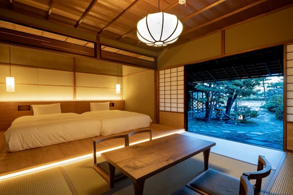 Chotoutei (聴涛亭), kamar terpisah yang tenang yang memupuk pikiran agar selaras dengan suara ombak. Dilengkapi dengan ruang teh, tempat ini telah diwariskan dengan hati-hati sebagai tempat untuk membaca dan menikmati teh
