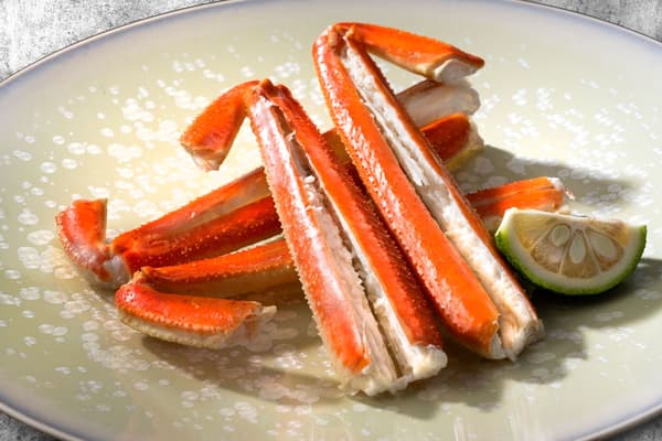 Kepiting Echizen rebus garam, disajikan dengan sudachi