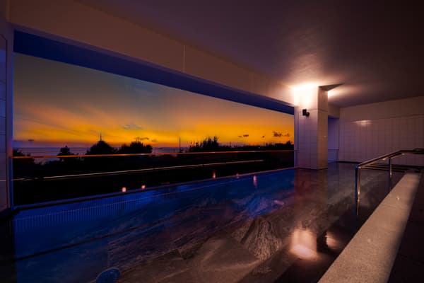 The observation bath where you can feel the ocean's presence up close and watch the sunset-painted sky