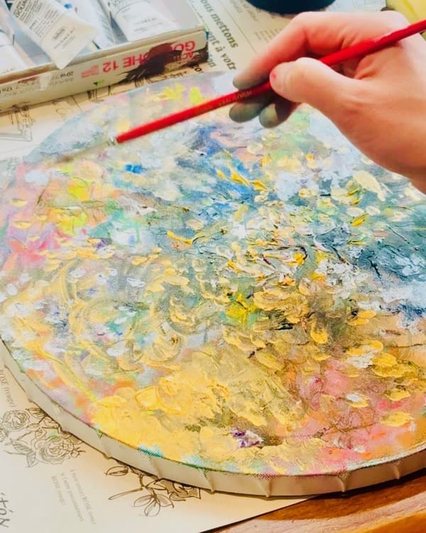 Workshop scene — imagining sounds from artworks and expressing them on canvas