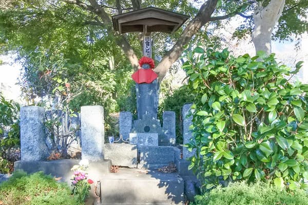 요시타카가 추격대를 피해 숨었다고 전해지는 카게카쿠시 지조