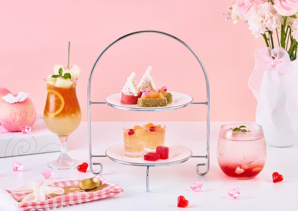 Mini Afternoon Tea Stand with Free-Flow Drinks — ¥3,600 (tax included)