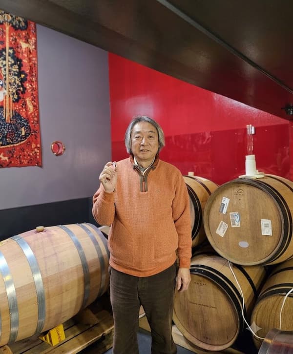 Enólogo de Clos de Tenryu Tomohiro Iwata