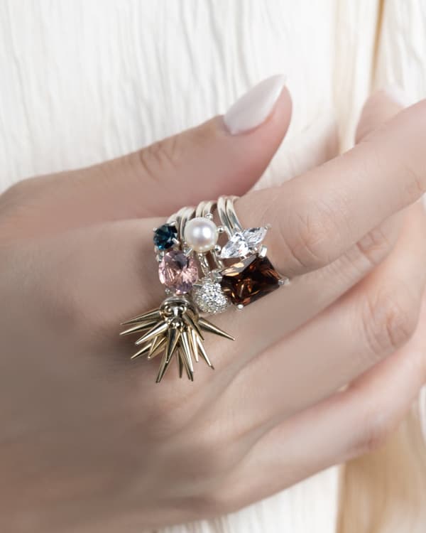 30th Edition Back to 2001 -Seven Stones Rings- styling image