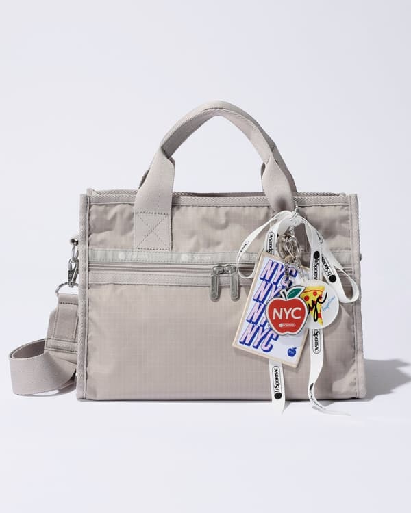 Contoh tas LeSportsac yang telah dikustomisasi