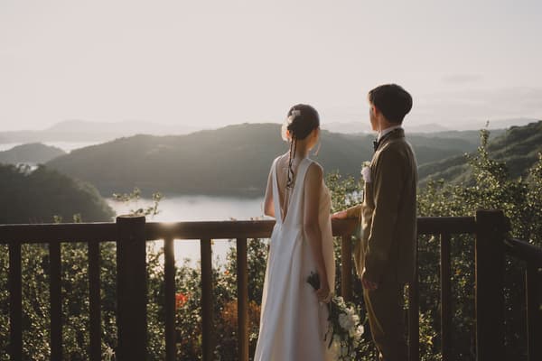 伊势志摩 Grand Mercure 度假酒店及水疗中心外观，展示了酒店俯瞰 Rias 海岸线的位置