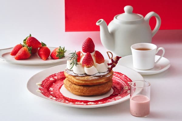 Panekuk Natal dengan Aroma Mascarpone dan Mentega Fermentasi, Saus Susu Stroberi