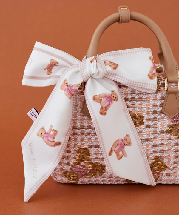 가방에 묶은 FLEUR TEDDY 스카프