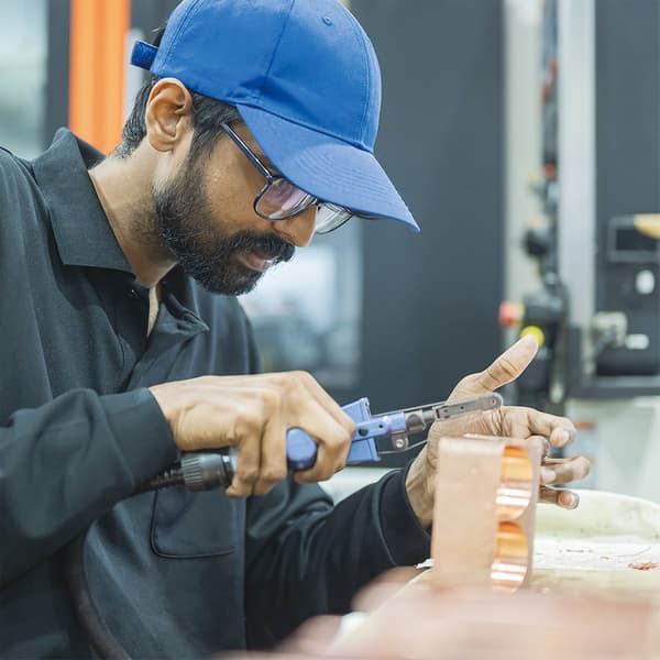 切割产品的手工精加工过程对于精确复制至关重要