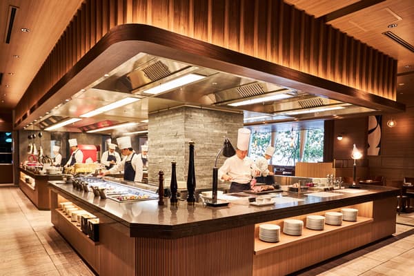 Dapur terbuka dan konter prasmanan di Cross Dine