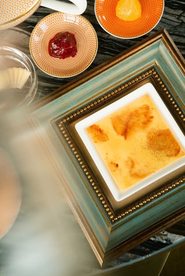 Special dessert inspired by 《捕鯨船エレバス号に万歳! もう一頭獲ったぞ!》, finished tableside