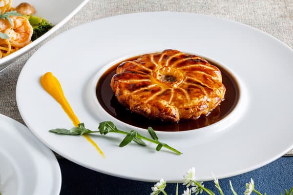 Pâté en Croûte dengan Foie Gras dan Saus Anggur Merah