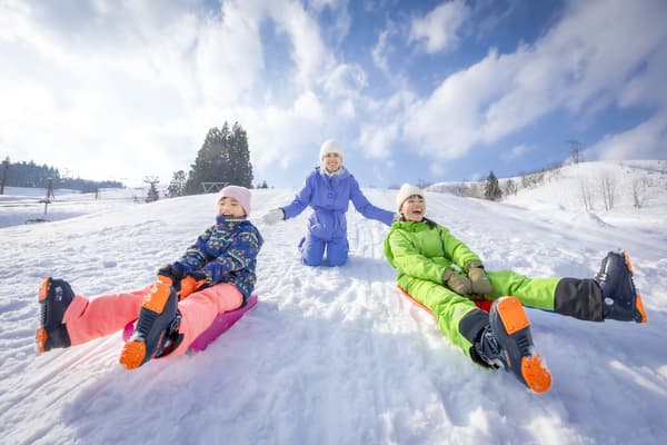 宽阔的雪道景观