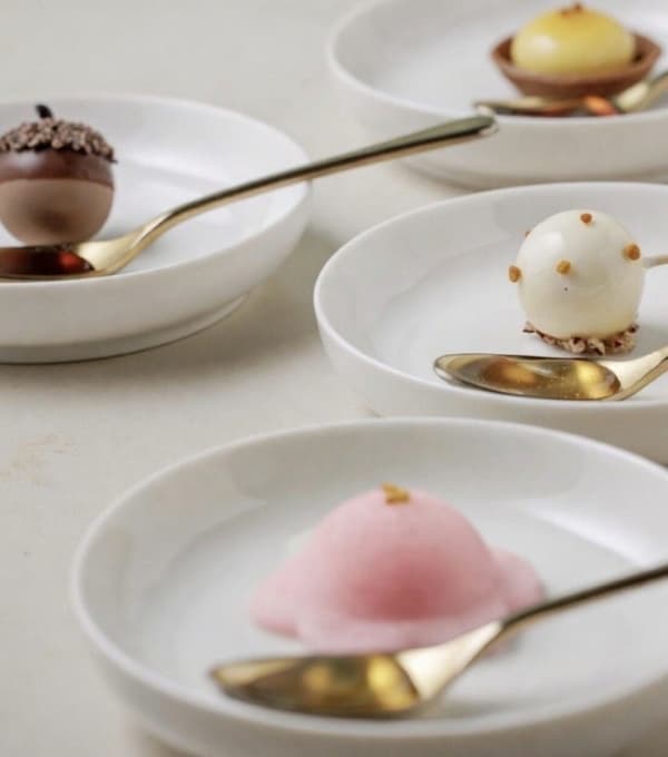 两位主厨合作的餐后小点（将为活动特别安排）