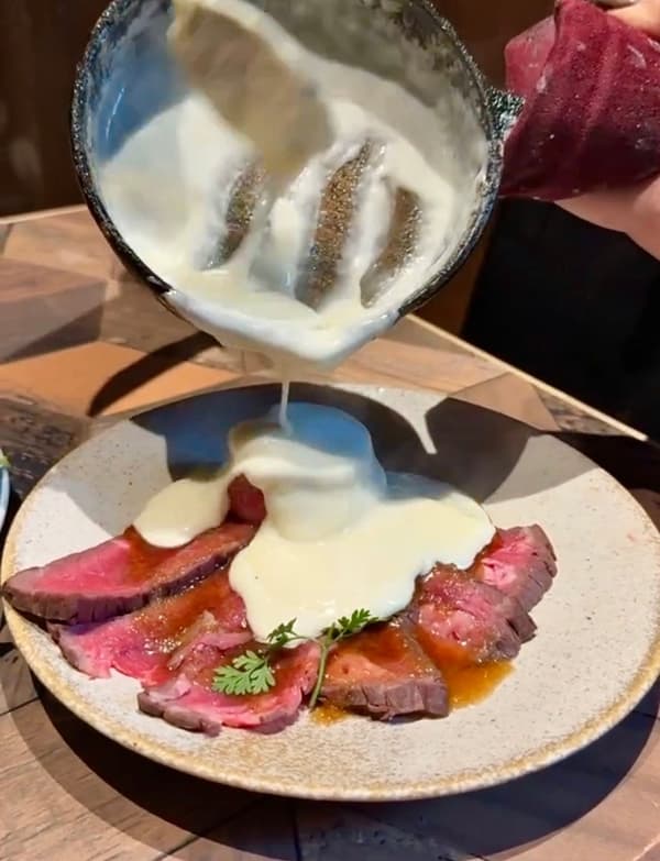 16楼的室内景观和城市风光