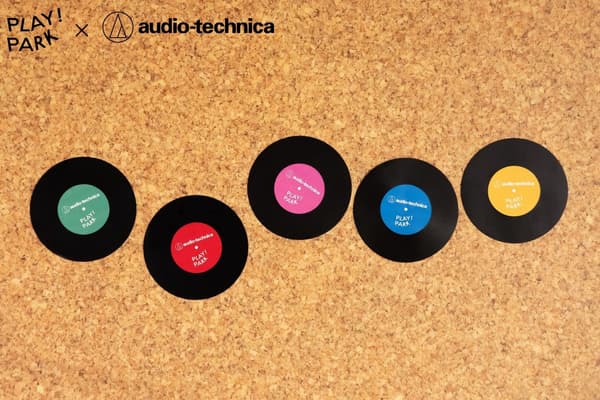 PLAY! RECORD展位的转盘站